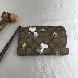 NEW Coach X Peanuts Corner Zip Wristlet Wallet With Snoopy & Woodstock